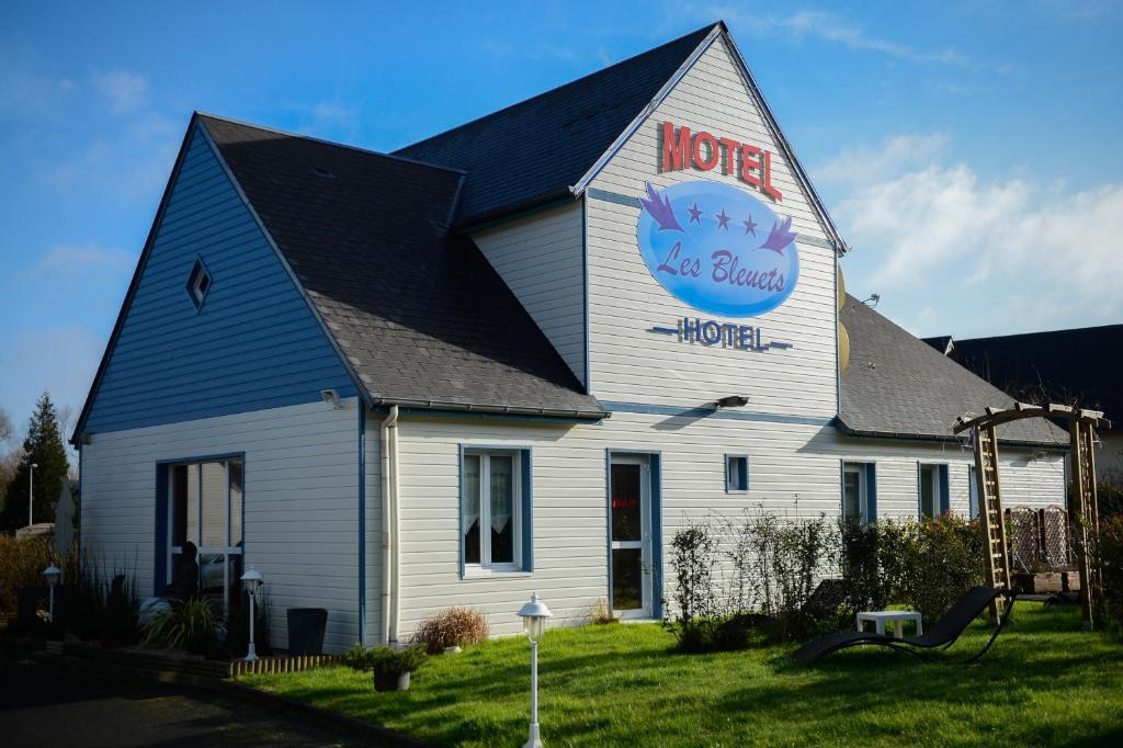 コンタクト オテル - モーテル レ ブルーエ La Rivière-Saint-Sauveur エクステリア 写真