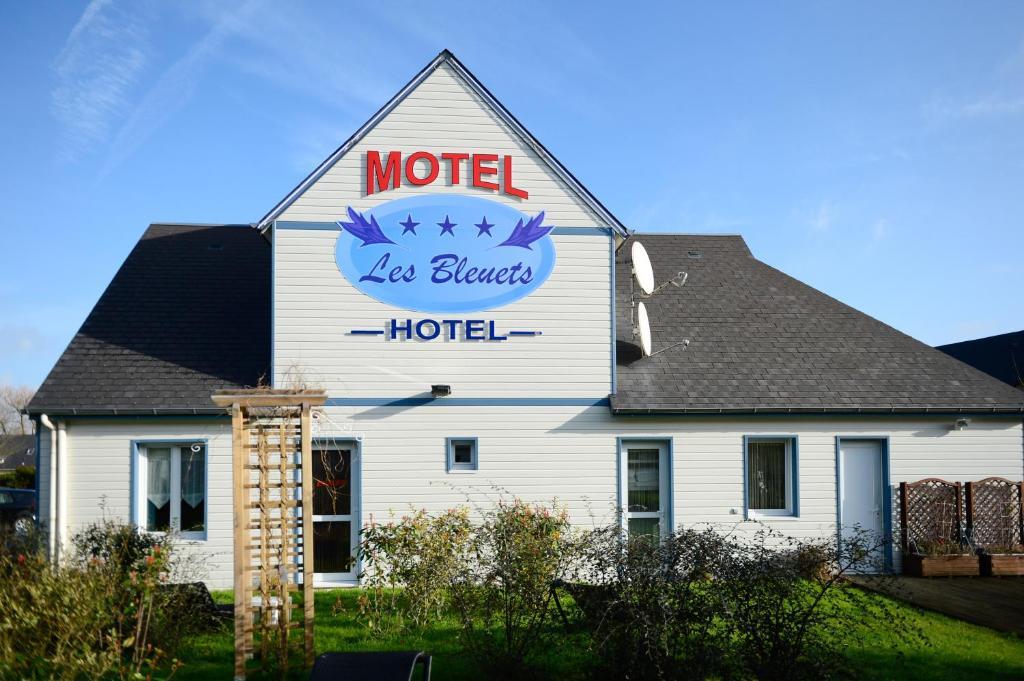 コンタクト オテル - モーテル レ ブルーエ La Rivière-Saint-Sauveur エクステリア 写真