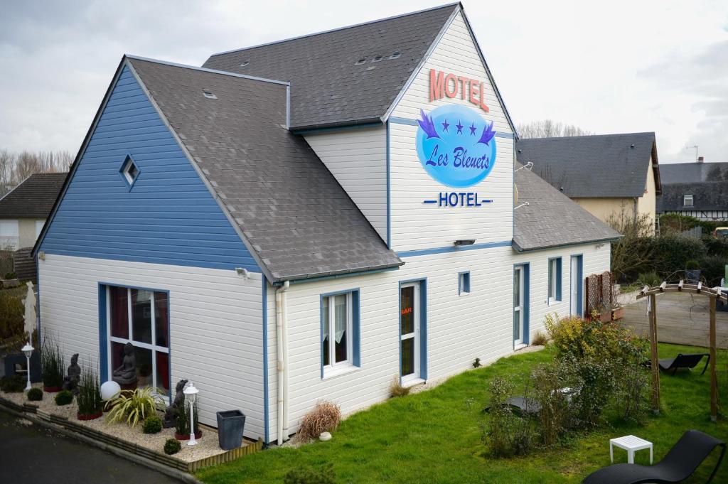 コンタクト オテル - モーテル レ ブルーエ La Rivière-Saint-Sauveur エクステリア 写真